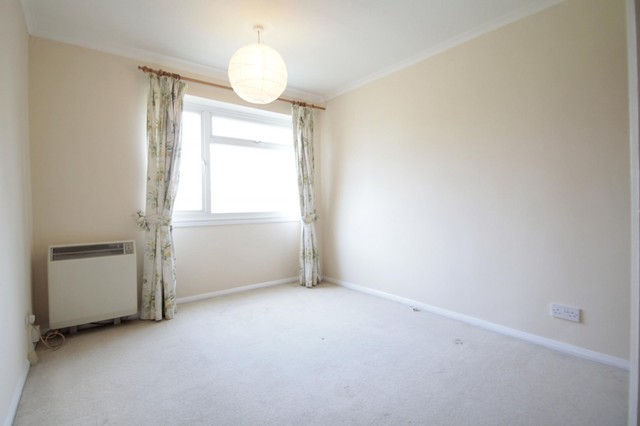  Image of 2 bedroom Flat to rent in Princes Road Weybridge KT13 at Weybridge, KT13 9BZ