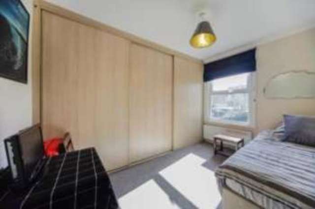  Image of 3 bedroom Terraced house for sale in Ravenscroft Road Beckenham BR3 at Beckenham  Beckenham, BR3 4TN