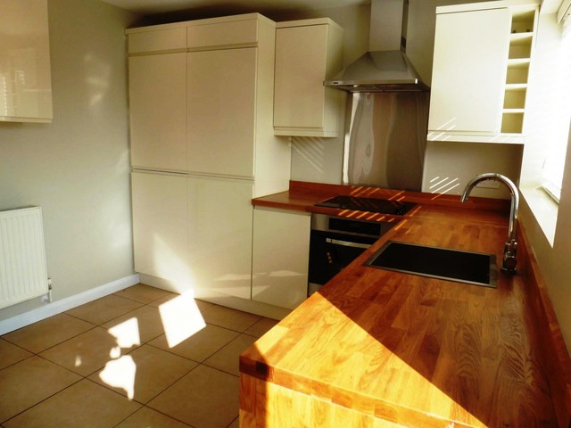  Image of 3 bedroom Detached house to rent in Raymond Crescent Guildford GU2 at Guildford, GU2 7SZ