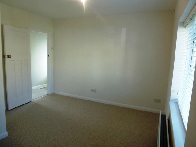  Image of 3 bedroom Detached house to rent in Raymond Crescent Guildford GU2 at Guildford, GU2 7SZ