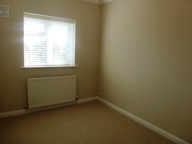  Image of 3 bedroom Detached house to rent in Raymond Crescent Guildford GU2 at Guildford, GU2 7SZ