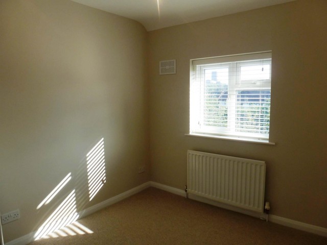  Image of 3 bedroom Detached house to rent in Raymond Crescent Guildford GU2 at Guildford, GU2 7SZ