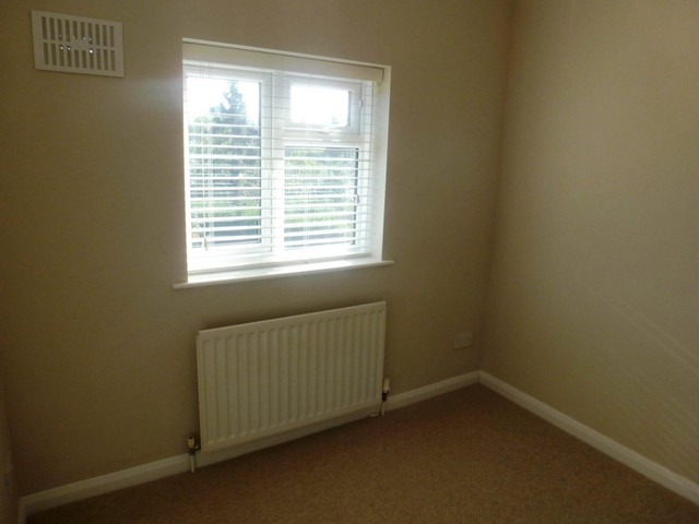  Image of 3 bedroom Detached house to rent in Raymond Crescent Guildford GU2 at Guildford, GU2 7SZ