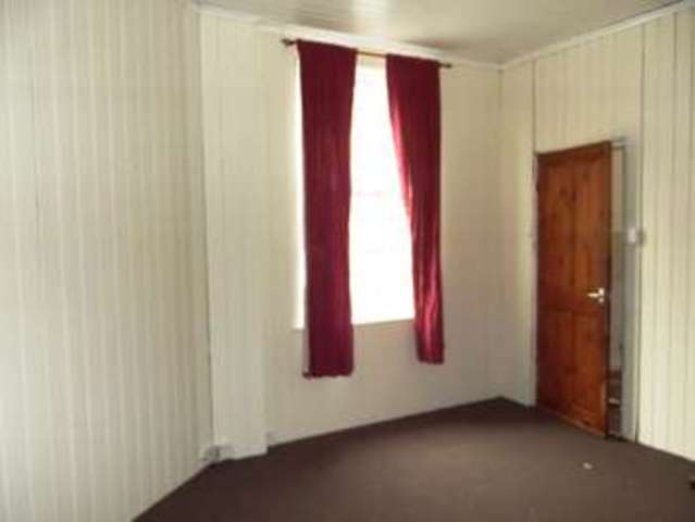  Image of 4 bedroom End of Terrace to rent in Recreation Street Leeds LS11 at Holbeck Leeds West Yorkshire, LS11 0AR