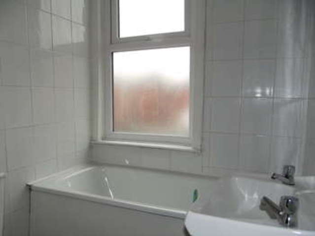  Image of 4 bedroom End of Terrace to rent in Recreation Street Leeds LS11 at Holbeck Leeds West Yorkshire, LS11 0AR