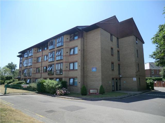  Image of 1 bedroom Apartment to rent in Lansdowne Gardens Bournemouth BH1 at Restharrow Lansdowne Gardens Bournemouth, BH1 1QR
