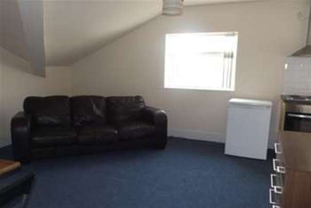  Image of 2 bedroom Flat to rent in New Hall Lane Preston PR1 at Preston, PR1 4DX