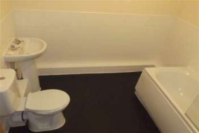  Image of 2 bedroom Flat to rent in New Hall Lane Preston PR1 at Preston, PR1 4DX
