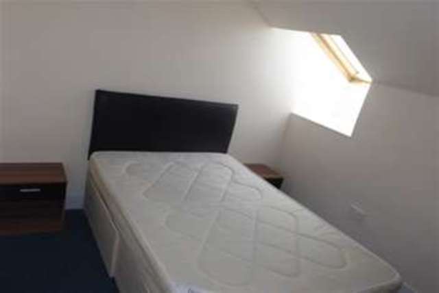  Image of 2 bedroom Flat to rent in New Hall Lane Preston PR1 at Preston, PR1 4DX