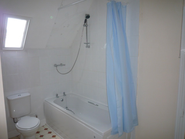  Image of 2 bedroom Flat to rent in Richmond Road Worthing BN11 at Worthing, BN11 4AF