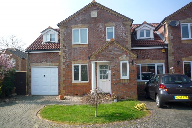  Image of 3 bedroom Detached house to rent in Robin Road Burgess Hill RH15 at Burgess Hill, RH15 9XX