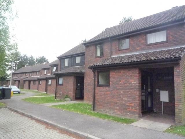  Image of Flat to rent in Meridian Way East Grinstead RH19 at East Grinstead, RH19 3GB
