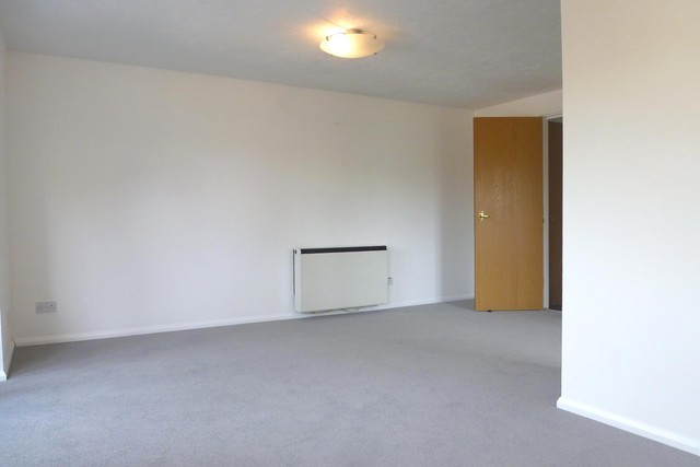  Image of 2 bedroom Flat to rent in Rosamund Close South Croydon CR2 at South Park Hill Rd  South Croydon, CR2 7EW
