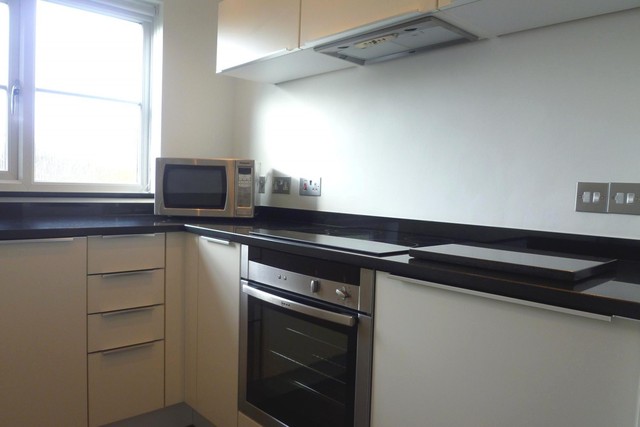  Image of 2 bedroom Flat to rent in Rosamund Close South Croydon CR2 at South Park Hill Rd  South Croydon, CR2 7EW
