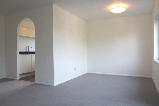  Image of 2 bedroom Flat to rent in Rosamund Close South Croydon CR2 at South Park Hill Rd  South Croydon, CR2 7EW
