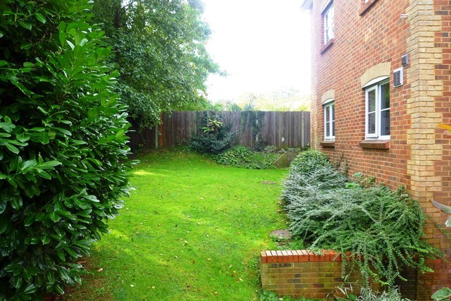  Image of 2 bedroom Flat to rent in Rosamund Close South Croydon CR2 at South Park Hill Rd  South Croydon, CR2 7EW