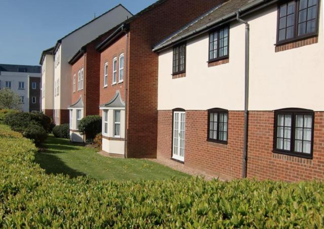  Image of 1 bedroom Apartment to rent in Gloucester Road Littlehampton BN17 at Rose Court Gloucester Road Littlehampton, BN17 7EL