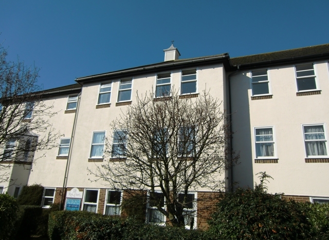  Image of 1 bedroom Apartment to rent in Gloucester Road Littlehampton BN17 at Rose Court Gloucester Road Littlehampton, BN17 7EL