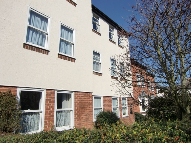  Image of 1 bedroom Apartment to rent in Gloucester Road Littlehampton BN17 at Rose Court Gloucester Road Littlehampton, BN17 7EL