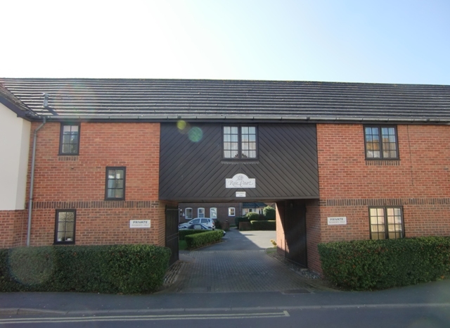  Image of 1 bedroom Apartment to rent in Gloucester Road Littlehampton BN17 at Rose Court Gloucester Road Littlehampton, BN17 7EL