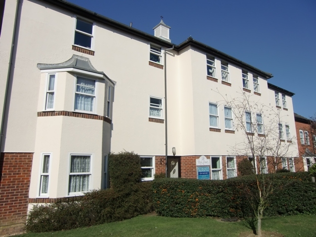  Image of 1 bedroom Apartment to rent in Gloucester Road Littlehampton BN17 at Rose Court Gloucester Road Littlehampton, BN17 7EL