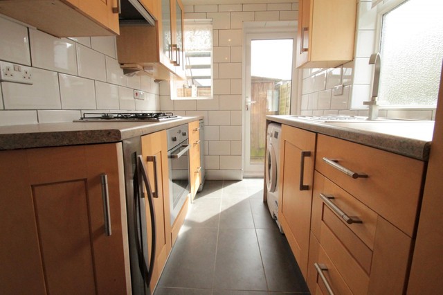  Image of 2 bedroom Detached house to rent in Rosebery Close Morden SM4 at Lower Morden, SM4 4NR