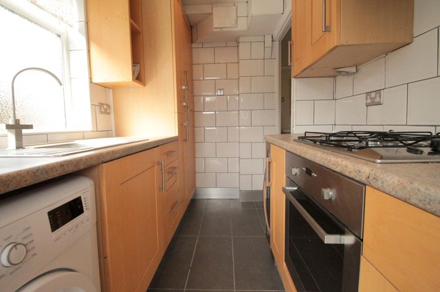  Image of 2 bedroom Detached house to rent in Rosebery Close Morden SM4 at Lower Morden, SM4 4NR