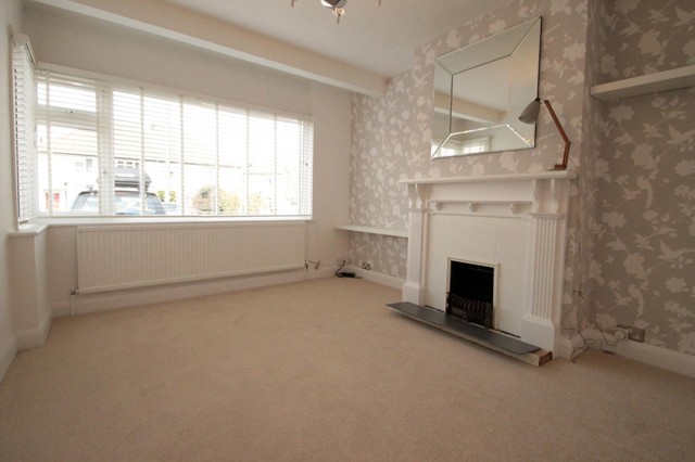  Image of 2 bedroom Detached house to rent in Rosebery Close Morden SM4 at Lower Morden, SM4 4NR