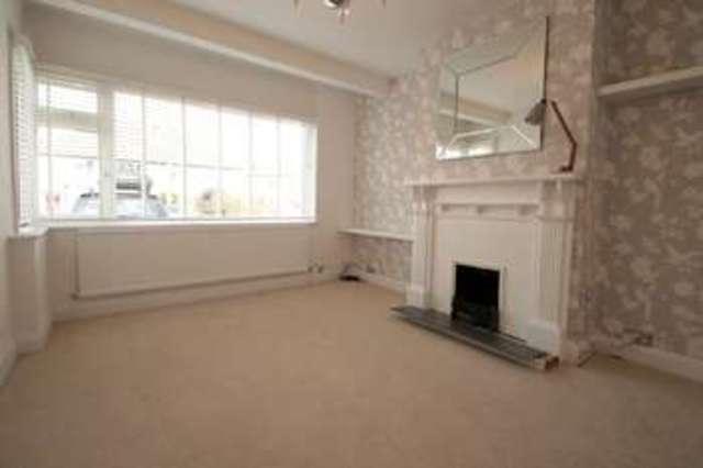  Image of 2 bedroom Detached house to rent in Rosebery Close Morden SM4 at Lower Morden, SM4 4NR