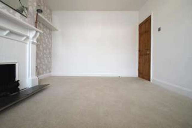  Image of 2 bedroom Detached house to rent in Rosebery Close Morden SM4 at Lower Morden, SM4 4NR