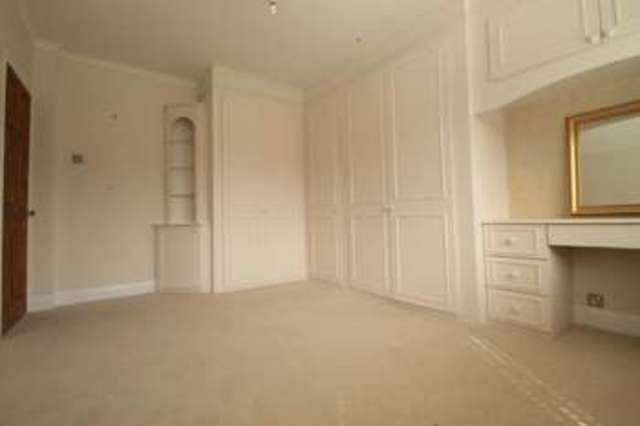 Image of 2 bedroom Detached house to rent in Rosebery Close Morden SM4 at Lower Morden, SM4 4NR