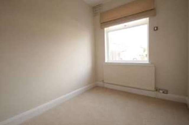  Image of 2 bedroom Detached house to rent in Rosebery Close Morden SM4 at Lower Morden, SM4 4NR