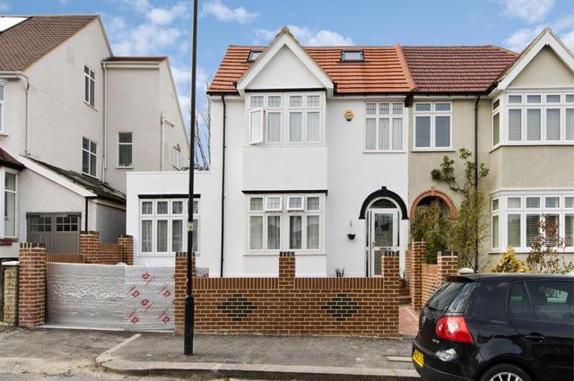  Image of 1 bedroom Flat to rent in Rosedene Avenue London SW16 at Rosedene Avenue  London, SW16 2LS