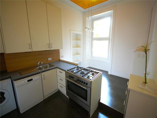  Image of 3 bedroom Flat to rent in Roseneath Street Edinburgh EH9 at Marchmont Edinburgh Edinburgh, EH9 1JH