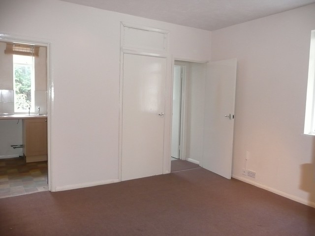  Image of Studio flat to rent in Rowlands Road Worthing BN11 at Worthing, BN11 3JU