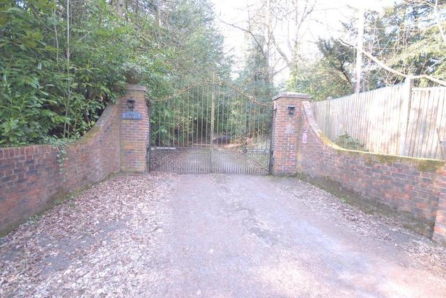  Image of Detached house for sale in Salmons Lane Whyteleafe CR3 at Whyteleafe  Surrey, CR3 0AN