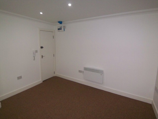  Image of Flat to rent in Seaside Eastbourne BN22 at 220 Seaside  Eastbourne, BN22 7QU