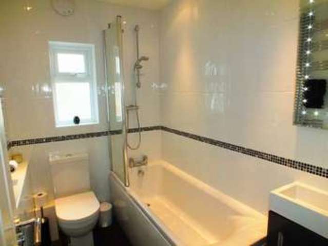  Image of 2 bedroom Flat for sale in East Walk Seaton EX12 at East Walk  Seaton, EX12 2NP