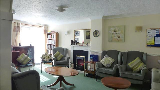  Image of 1 bedroom Apartment to rent in Plantation Terrace Dawlish EX7 at Sefton Court Plantation Terrace Dawlish, EX7 9DR
