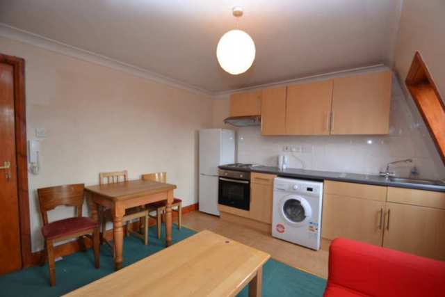  Image of 2 bedroom Flat to rent in Shepherds Bush Road London W6 at Shepherds Bush Road  London, W6 7PD