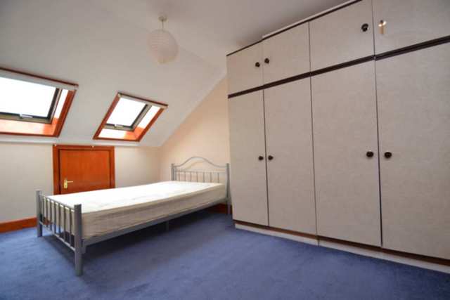  Image of 2 bedroom Flat to rent in Shepherds Bush Road London W6 at Shepherds Bush Road  London, W6 7PD