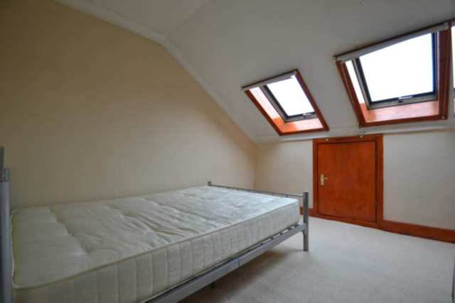  Image of 2 bedroom Flat to rent in Shepherds Bush Road London W6 at Shepherds Bush Road  London, W6 7PD