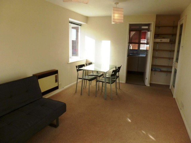  Image of 1 bedroom Flat to rent in Sherborne Court The Mount Guildford GU2 at The Mount  Guildford, GU2 4HR