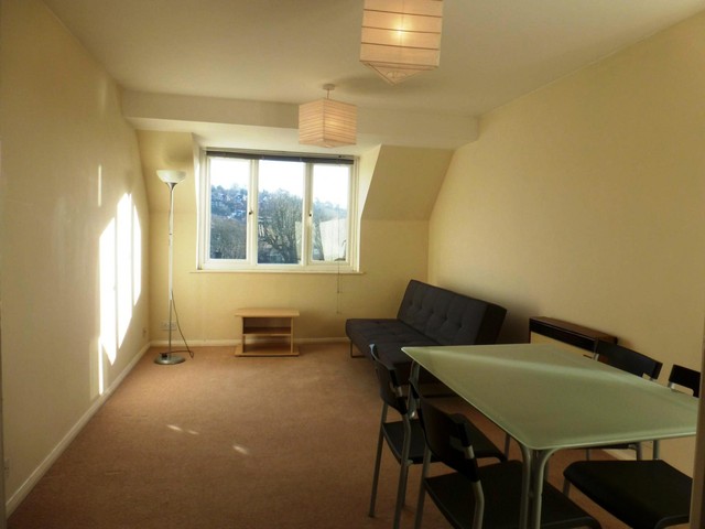  Image of 1 bedroom Flat to rent in Sherborne Court The Mount Guildford GU2 at The Mount  Guildford, GU2 4HR