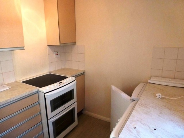  Image of 1 bedroom Flat to rent in Sherborne Court The Mount Guildford GU2 at The Mount  Guildford, GU2 4HR