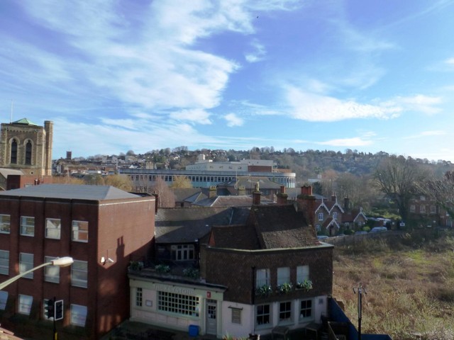  Image of 1 bedroom Flat to rent in Sherborne Court The Mount Guildford GU2 at The Mount  Guildford, GU2 4HR
