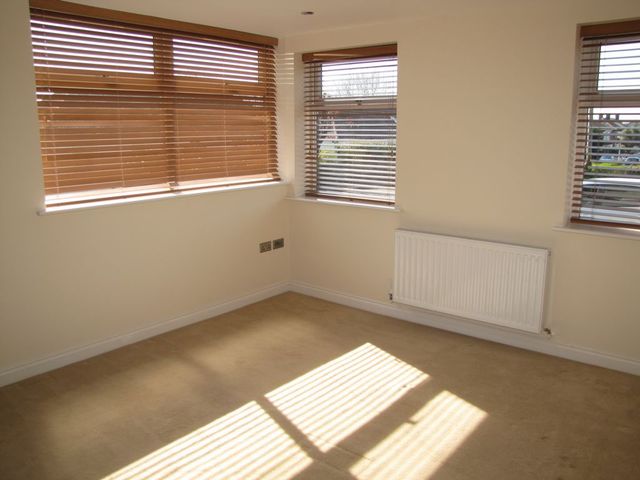  Image of 1 bedroom Apartment to rent in Silvester Road Cowplain Waterlooville PO8 at Silvester Rd  Waterlooville, PO8 8TD