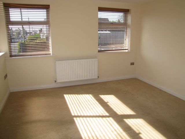  Image of 1 bedroom Apartment to rent in Silvester Road Cowplain Waterlooville PO8 at Silvester Rd  Waterlooville, PO8 8TD