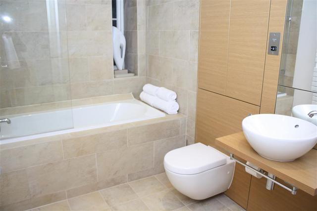  Image of 2 bedroom Flat to rent in Simpson Loan Edinburgh EH3 at City Centre Edinburgh Edinburgh, EH3 9GE