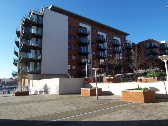 Image of 2 bedroom Apartment to rent in Channel Way Ocean Village Southampton SO14 at 33 Channel Way Southampton, SO14 3JF